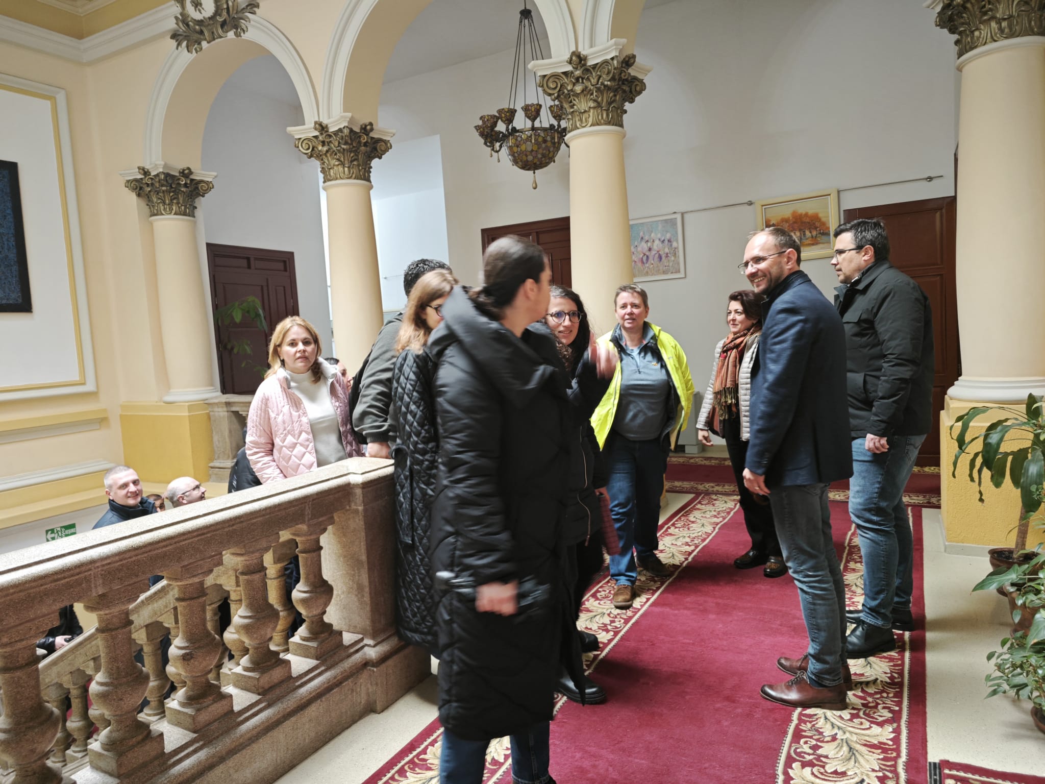 Ani de liceu... Primarul și viceprimarul, colegi din adolescență: Era mai bun la Matematică – VIDEO