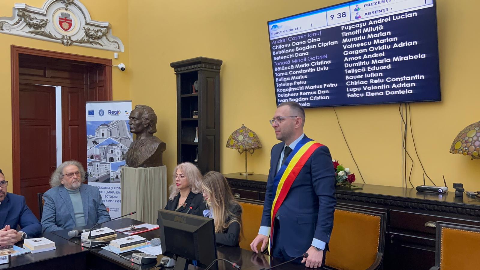 Primarul Cosmin Andrei, la ședința festivă cu un nou cetățean de onoare: Are, iată, și un aer de mister – VIDEO 