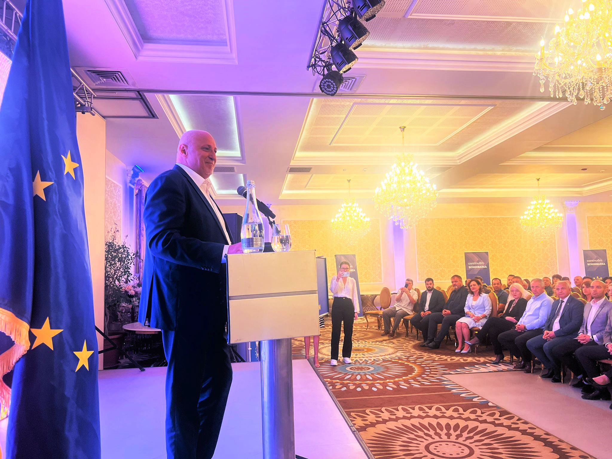 Șoptică în fața a peste 300 de liberali: Trebuie să aflați adevărul de la mine – VIDEO 