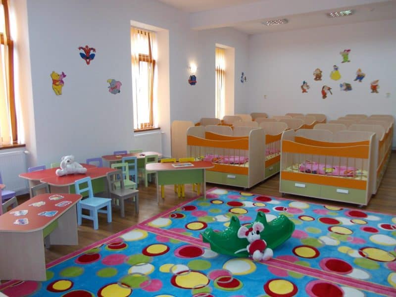 Înscrieri la creșă și grădiniță: calendar, acte și reguli pentru părinți 