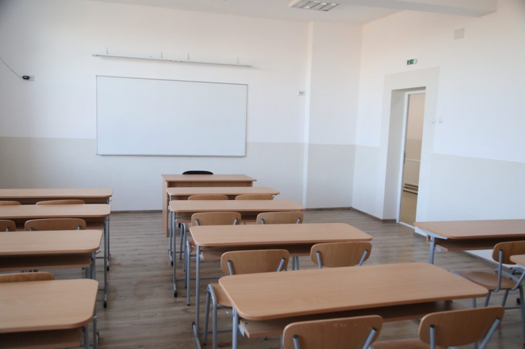 O școală din Botoșani angajează: Se cer minimum 10 clase