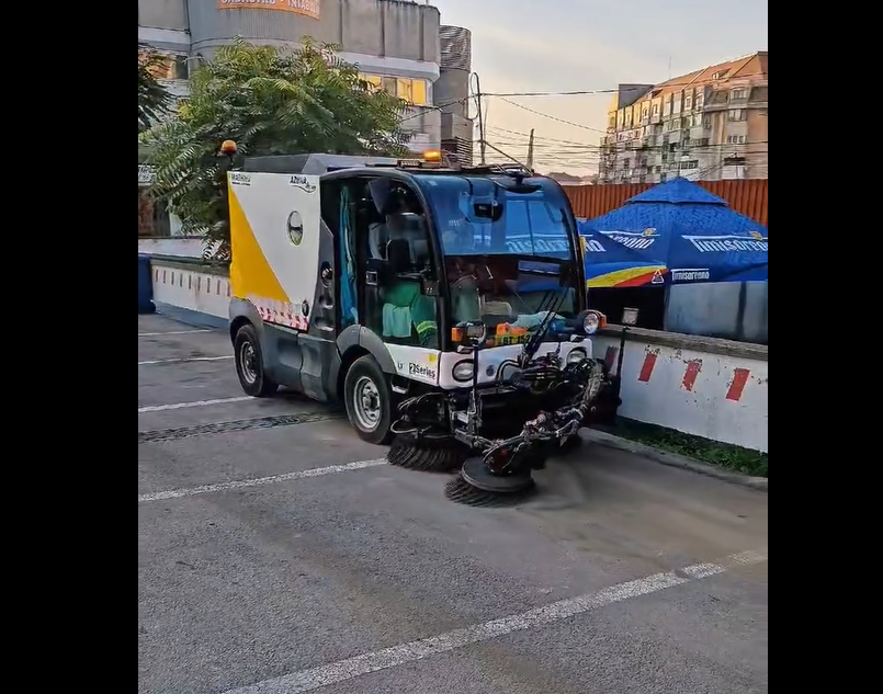 curatenie in parcarea de la piata mare