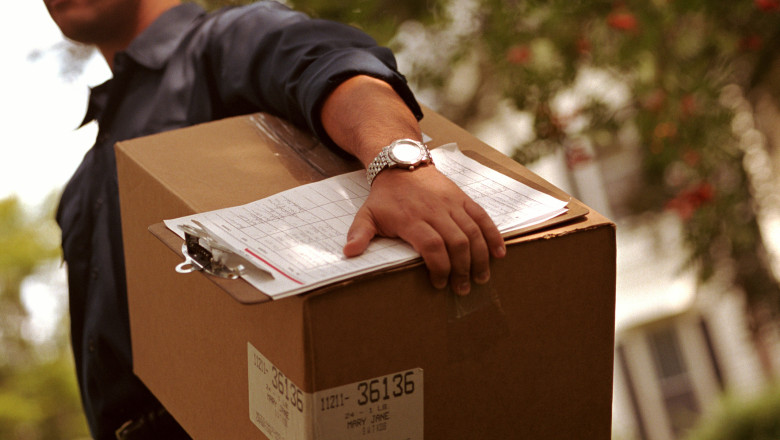 Taxa pe colet va fi plătită la curieri și NU apare în comandă 