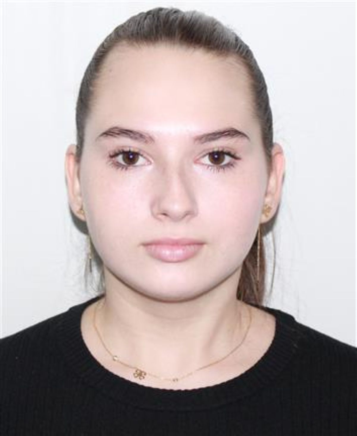 Alertă la Botoșani: O adolescentă cu tatuaje a fugit dintr-un centru al statului 