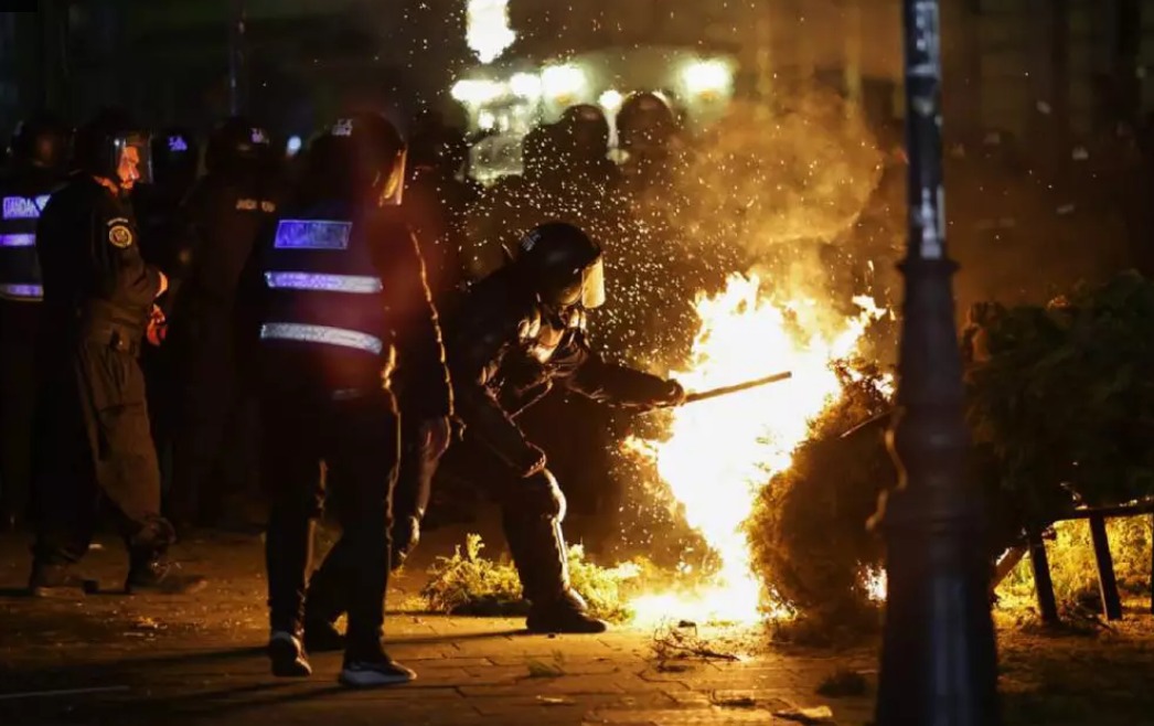 Proteste violente în Centrul Vechi: Mai multe dosare penale deschise pentru distrugere