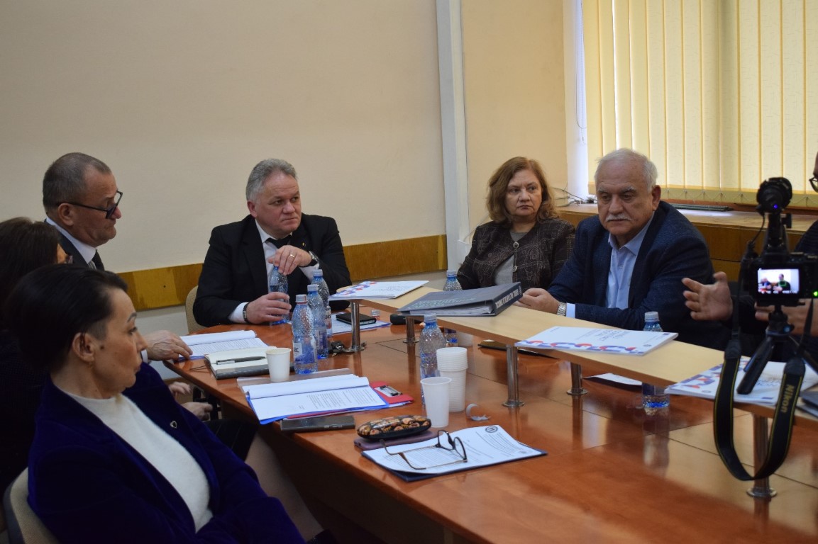 Prefectul iese iar din tipare: A chemat o comisie la altcineva „acasă” – VIDEO 