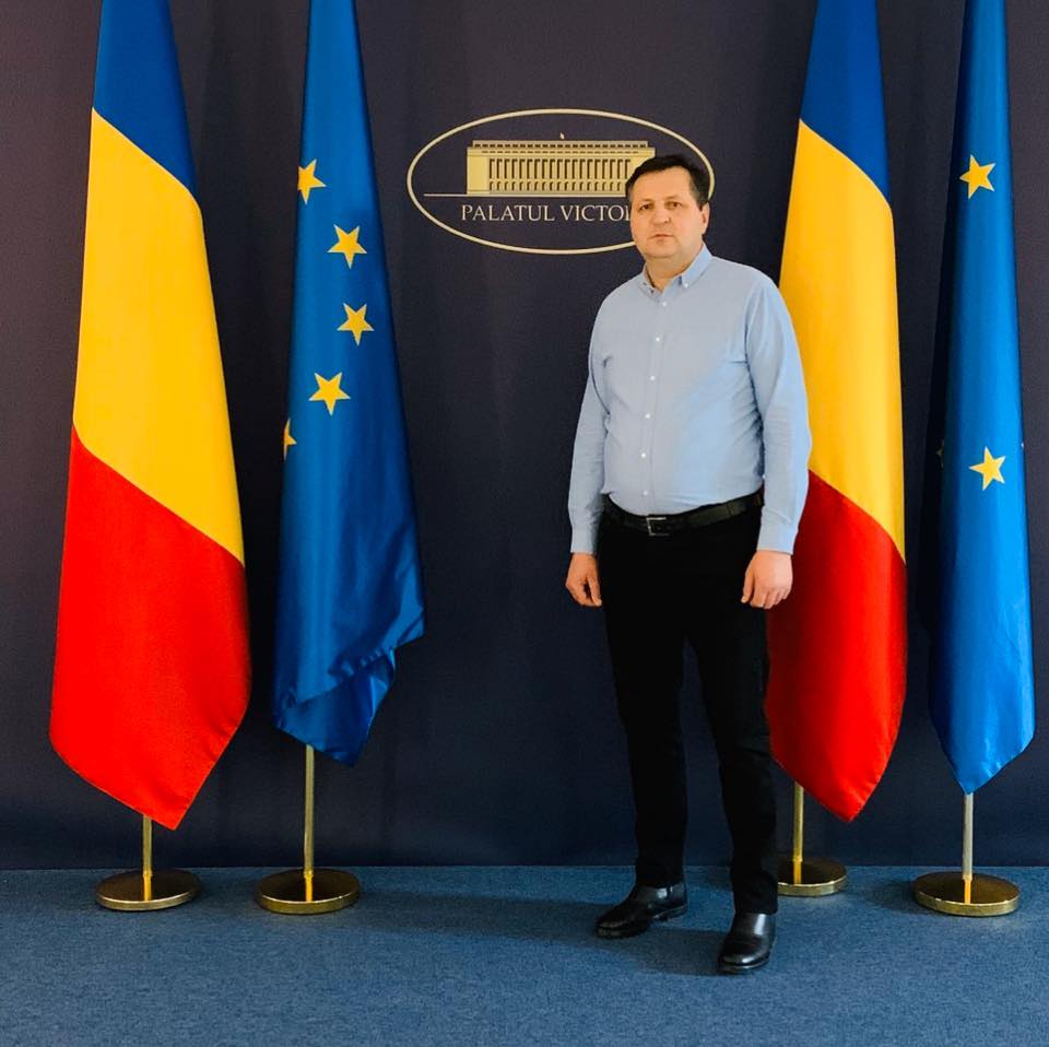 Nici primarul de la Flămânzi NU are voie să se apropie de Primărie sau să iasă din oraș 