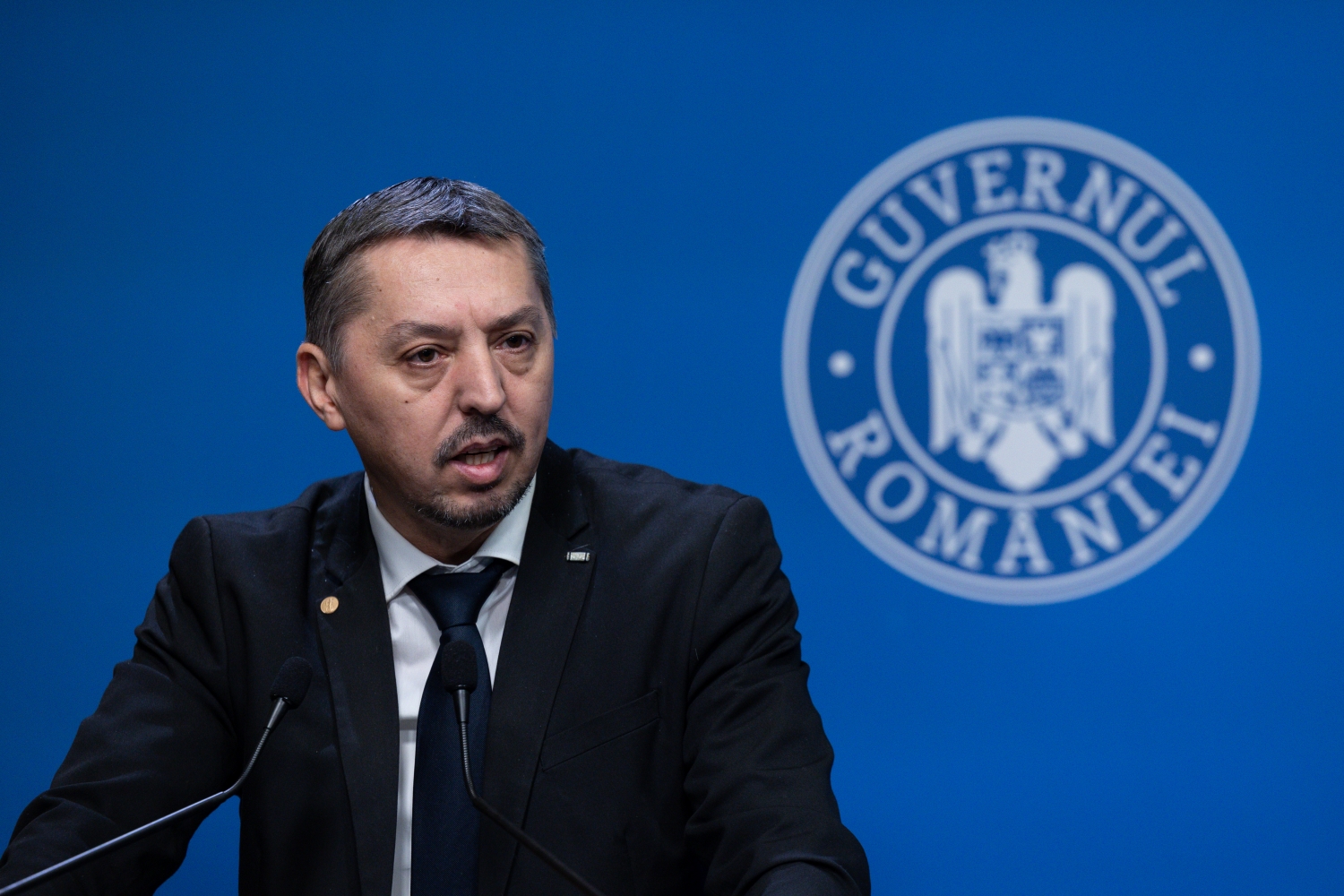 Ministrul Educației anunță că va dona lunar 25% din salariu pentru burse