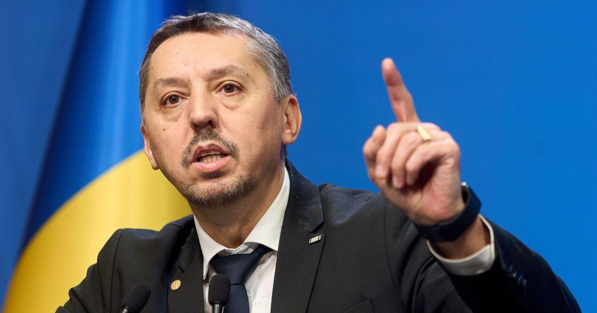 Ministrul David avertisment de Ziua Educației: Școlile au nevoie de reformă pentru a nu mai da analfabeți funcționali pe bandă rulantă 