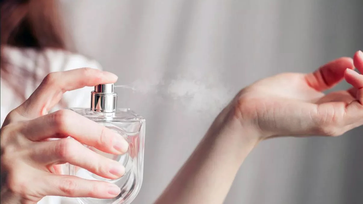 Parfumuri de la mărci de lux, periculoase pentru sănătate: Conțin substanțe toxice