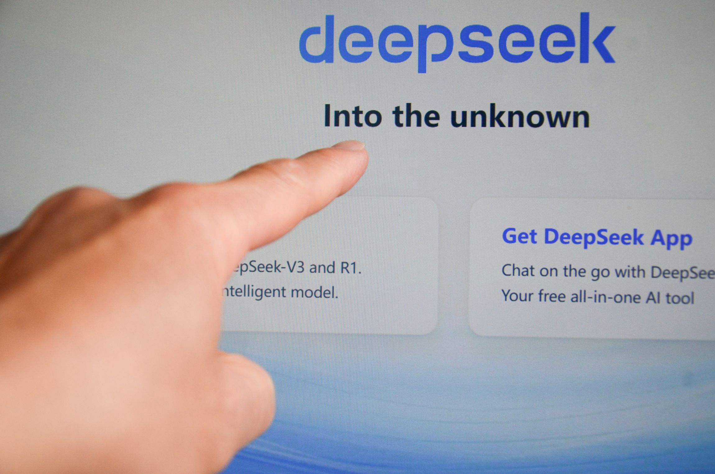 Compania chineză DeepSeek, probleme cu lansarea noului model AI: Ce s-a întâmplat