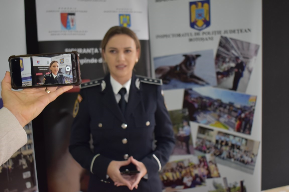 Polițiștii botoșăneni au lansat o campanie inedită pentru protejarea botoșănenilor de atacurile online