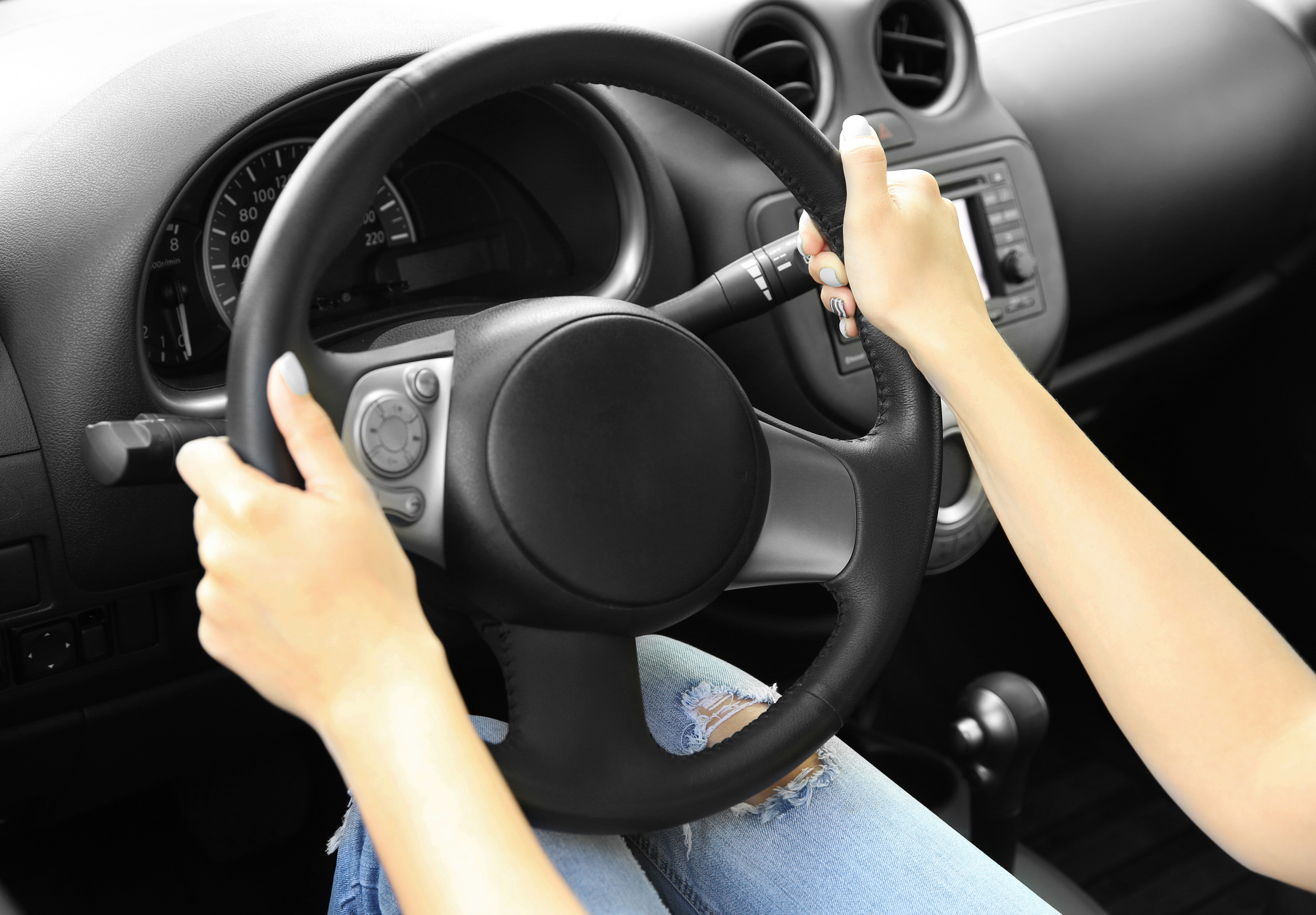 FAZA ZILEI: O șoferiță beată a venit cu mașina la sediul Poliției