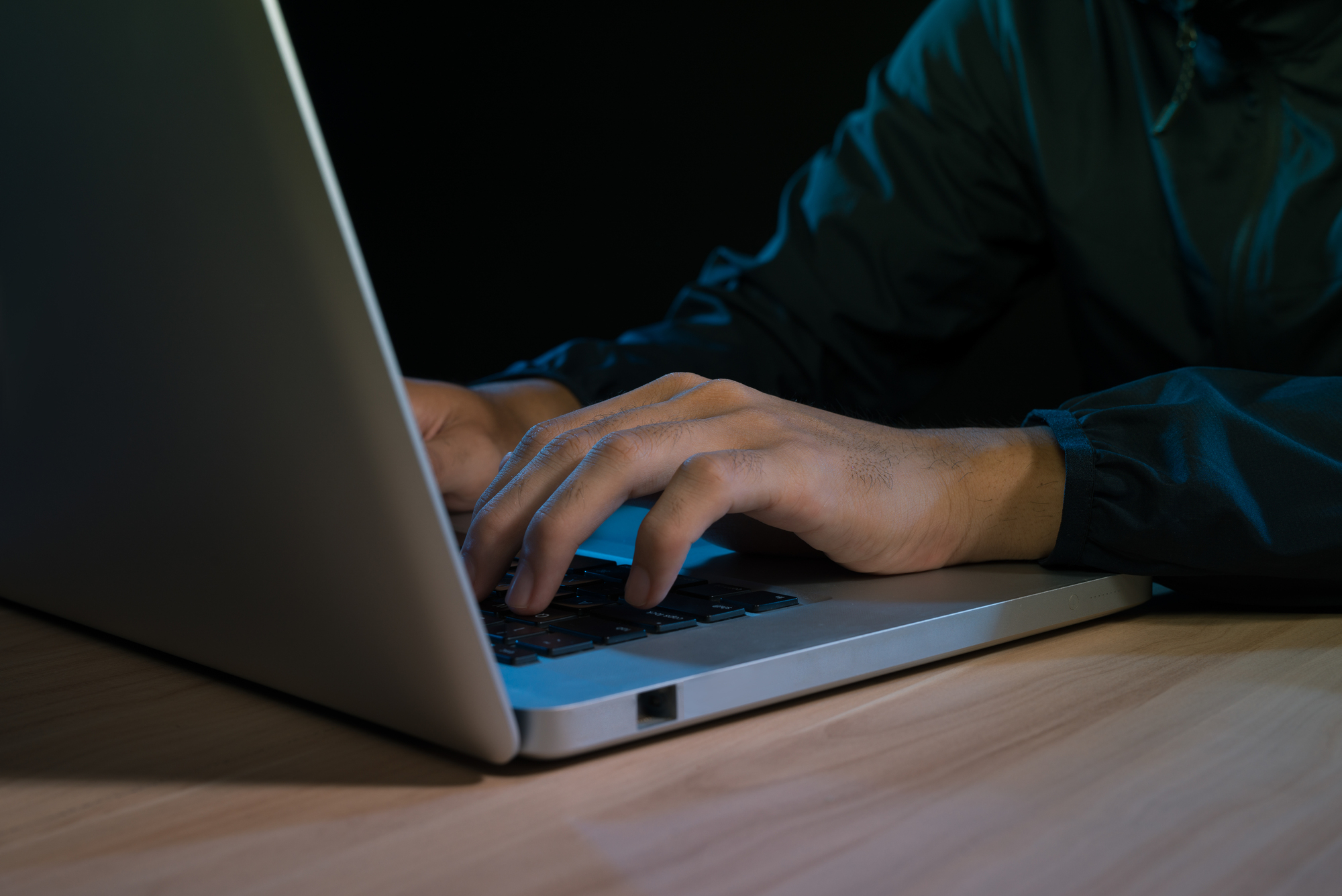 Botoșănean dat pe mâna Poliției de un băiat care se dădea drept fată pe internet