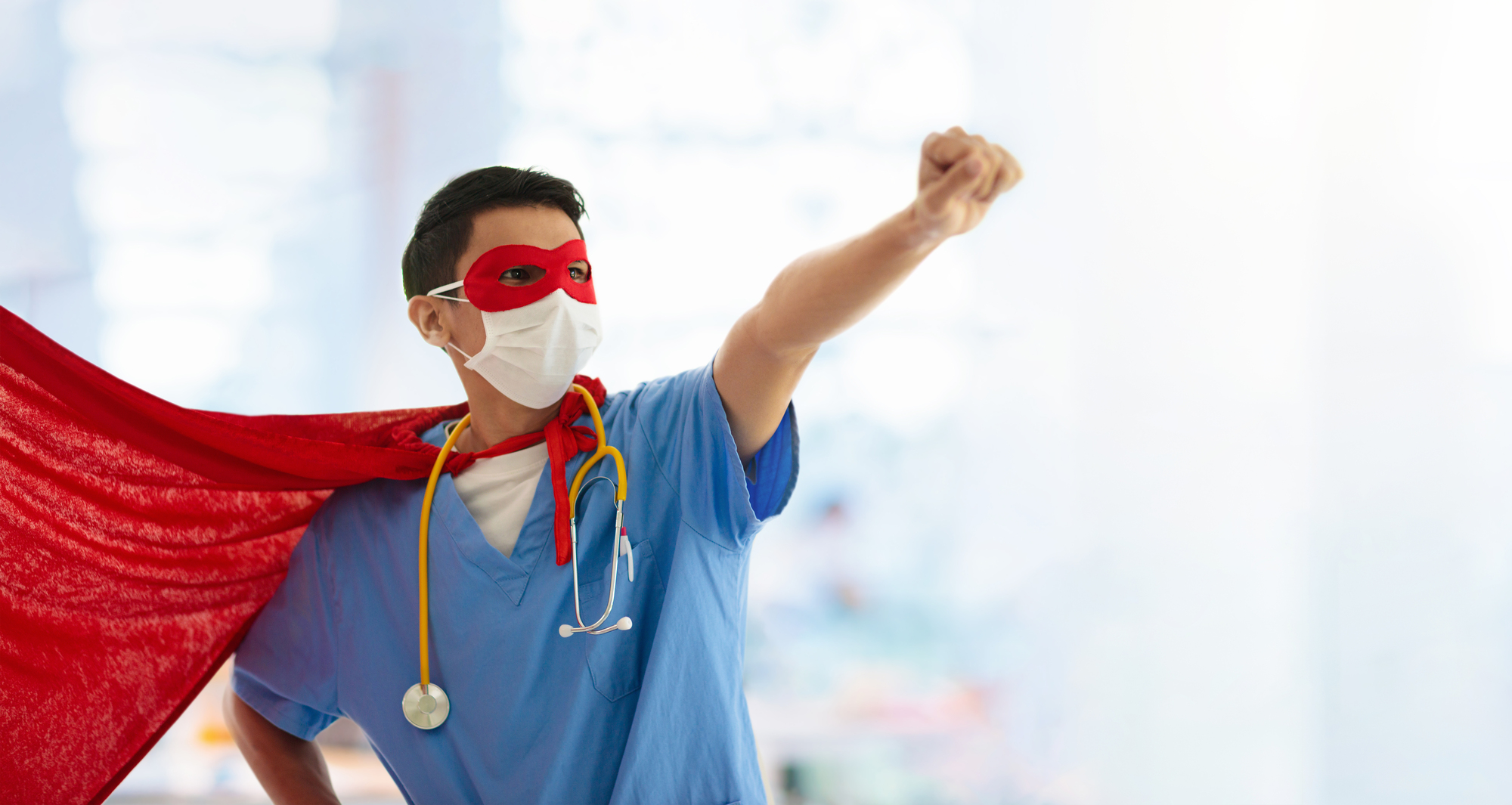 Medicii de la Botoșani care umflă baloane și au tricouri cu super eroi sub halate: Am văzut într-un spital din străinătate – VIDEO 