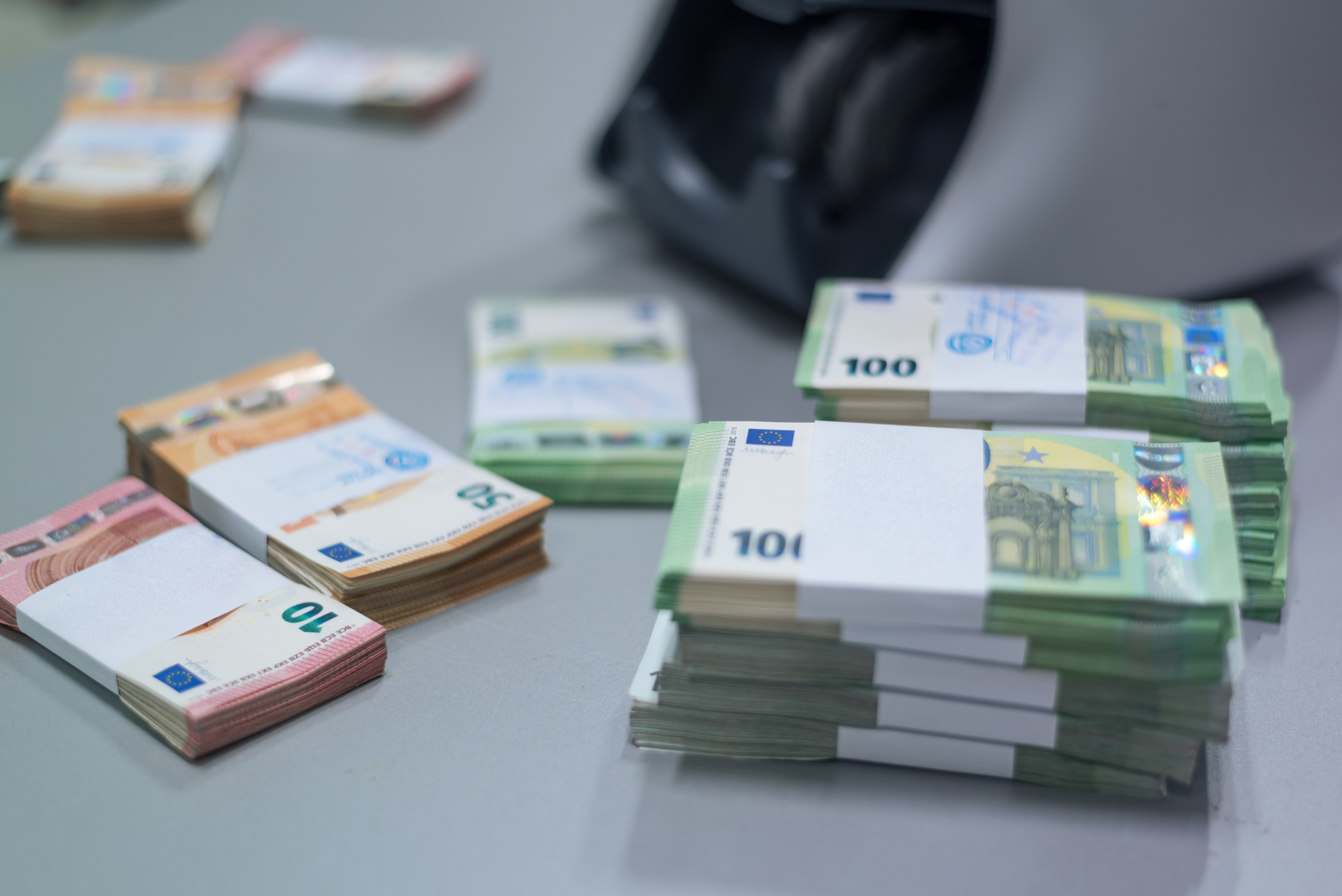 O fostă directoare a rămas fără averea pe care nu a putut să o justifice: Jumătate de milion de euro confiscat de stat