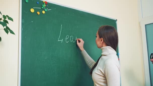 Un cadru didactic din Botoșani își exprimă nemulțumirea despre eliminarea limbii latine din programa școlară