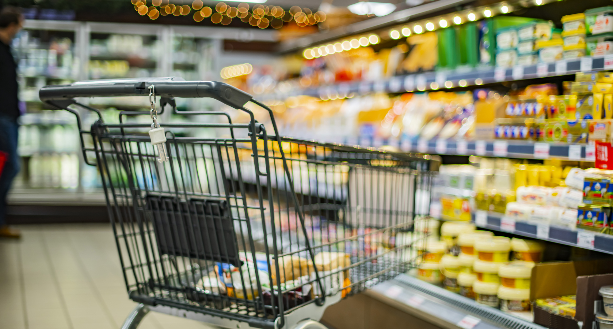 Etichetă nouă pe produse, pentru a combate înşelătoria “shrinkflation”: Magazinele au o lună ca să o aplice