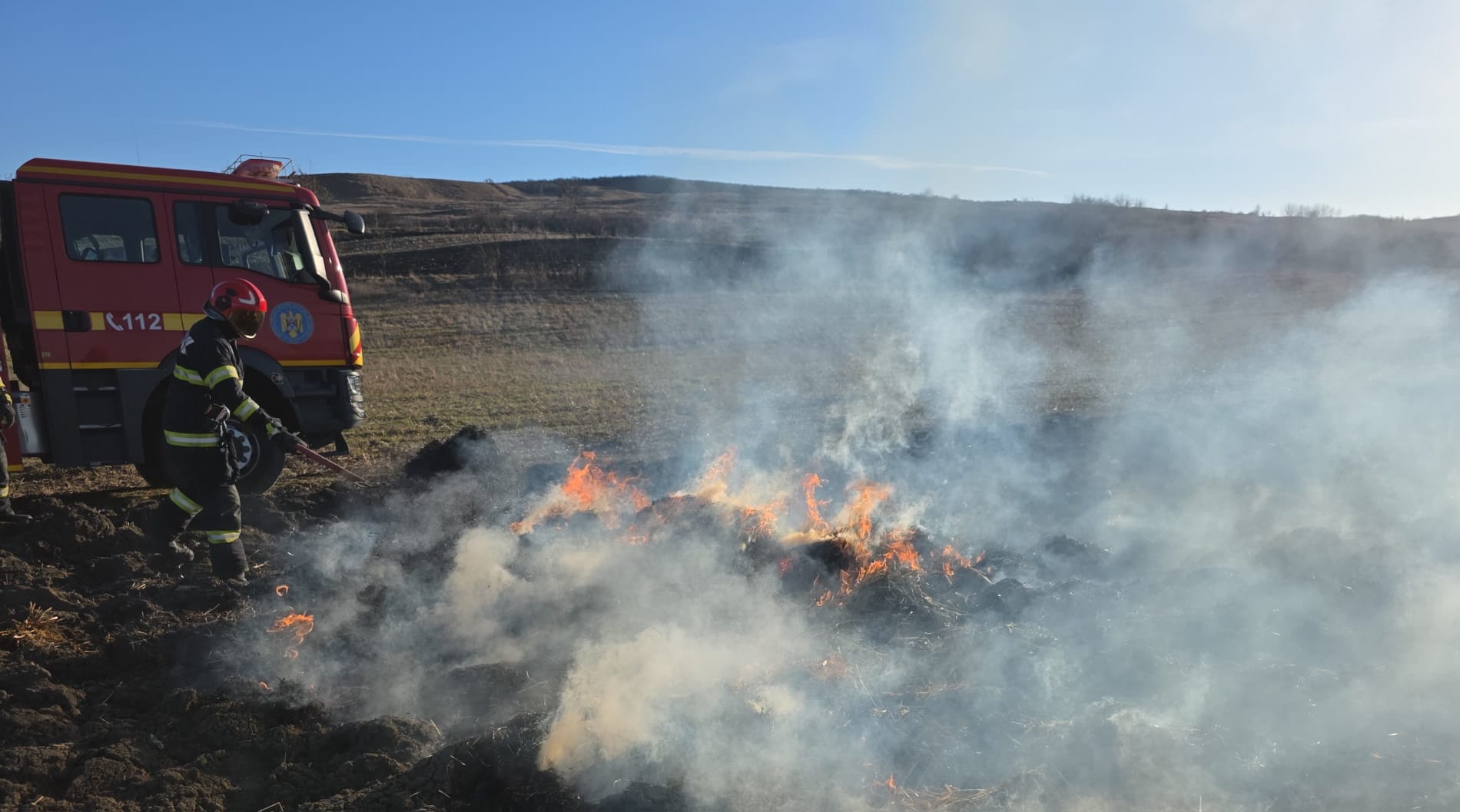 Incendiu provocat de copii după o joacă cu focul