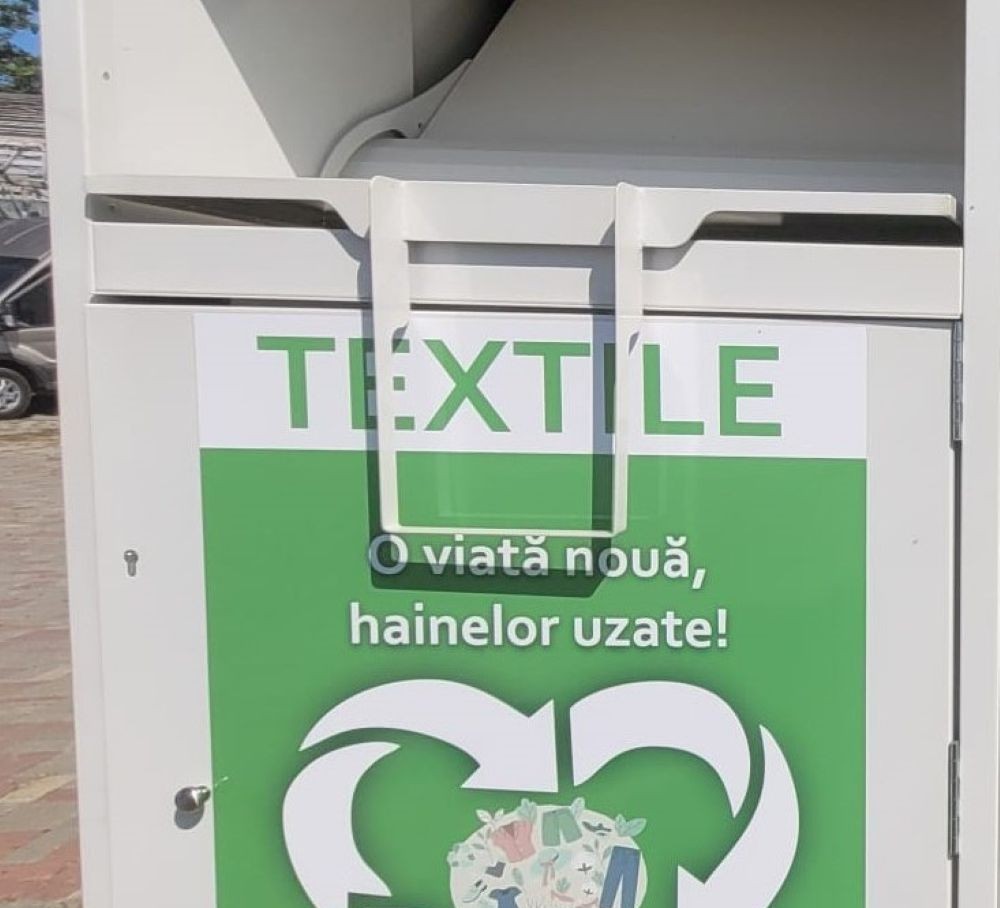 De la haine la lenjerii de pat: Noile containere de pe străzile orașului umplute rapid, Urban Serv le golește