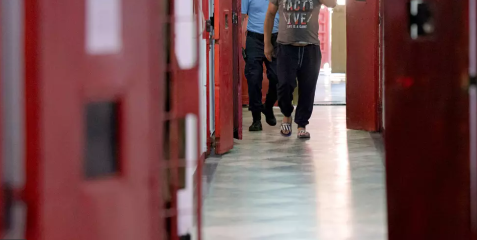 Stoparea excursiilor deținuților blocată de Nicușor Dan, „dezmățul” continuă: Un violator din Botoșani a deschis cinci procese într-o zi