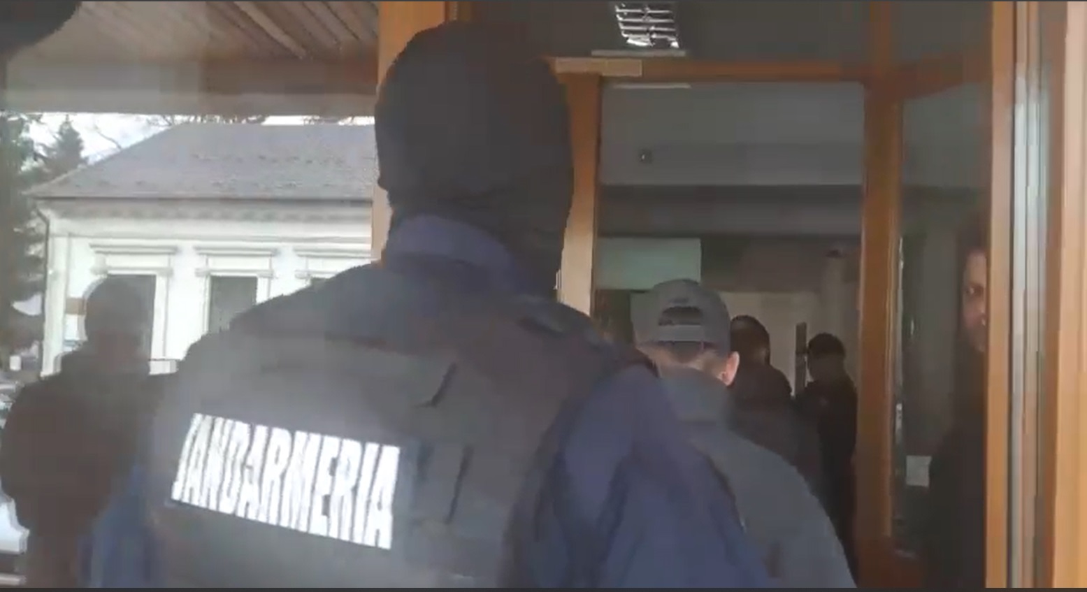 TREI reținuți și doi sub control judiciar: Secretarul general al PNL și fostul primar lăsați acasă cu cauțiuni de câte 50.000 de euro fiecare