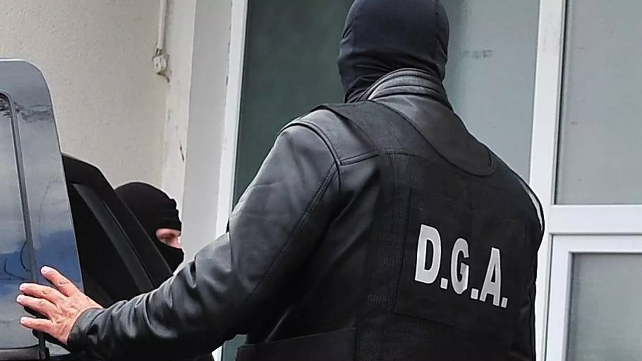 Patru polițiști din Botoșani ridicați de DGA, unul era patron, ceilalți au închis ochii sau au divulgat secrete