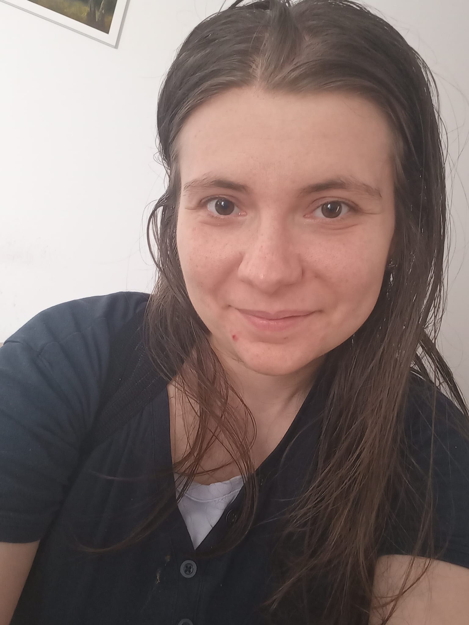 O tânără care își petrece viața mai mult în pat are nevoie de operație: Cer o șansă să merg din nou