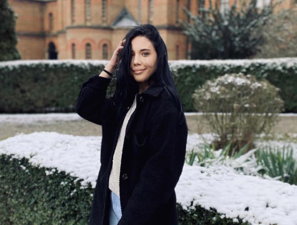 Tânără în stare gravă din cauza unei boli rare: Vă rog rămâneți alături de mine