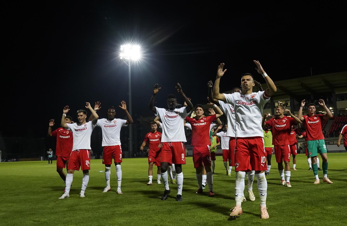 Aproape de miezul nopții: Meciul Dinamo  - FC Botoșani prelungește programul autobuzelor în capitală 