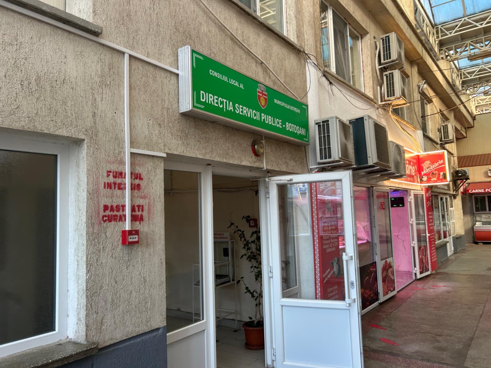perchezitii la directia de servicii publice