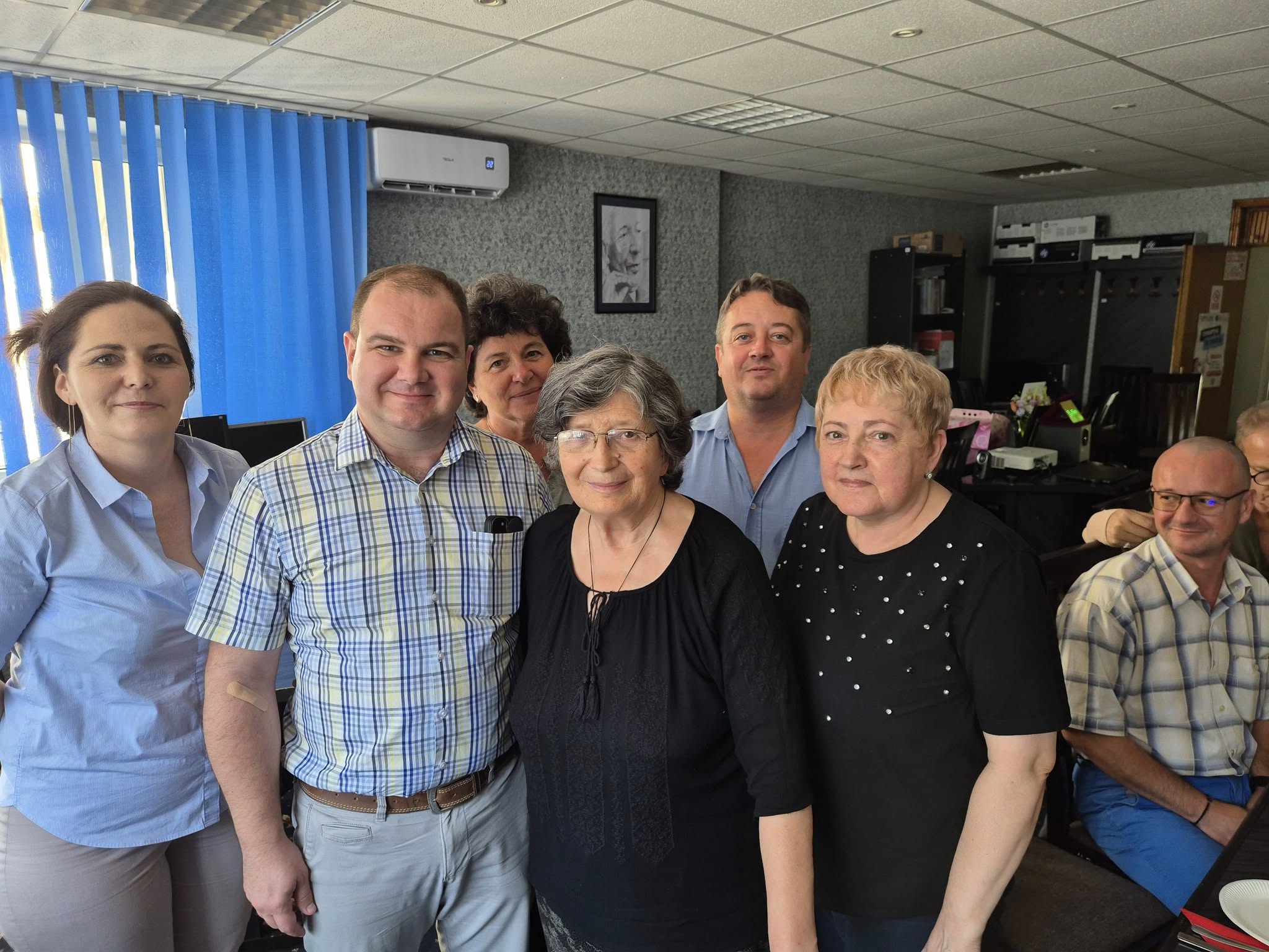 Moment emoționant: Statisticienii de la Botoșani au sărbătorit-o pe o botoșăneancă extrem de apreciată