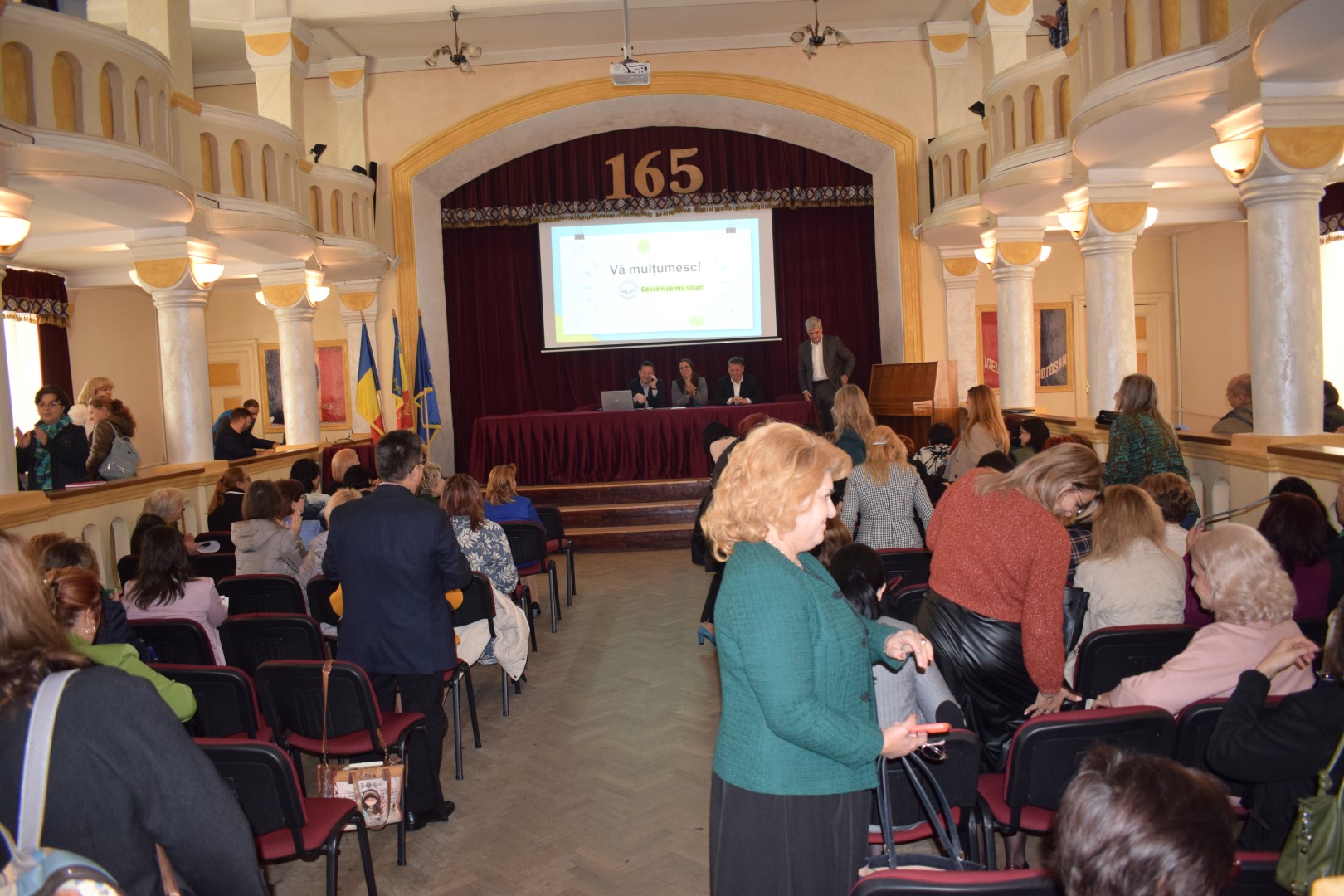 Directorii de școli somați să NU îi țină în frig pe elevi la ore – VIDEO 