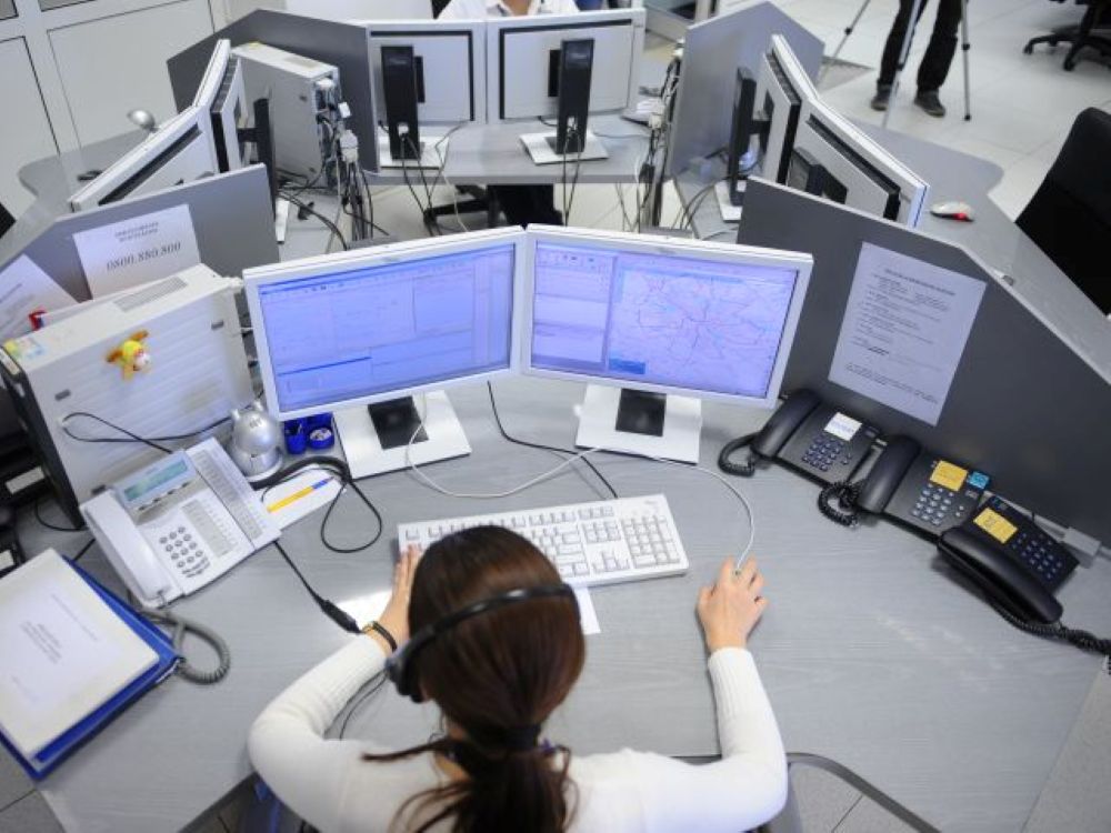 Se caută angajată cu voce frumoasă, poate să aibă doar 8 clase – LISTA locurilor de muncă 