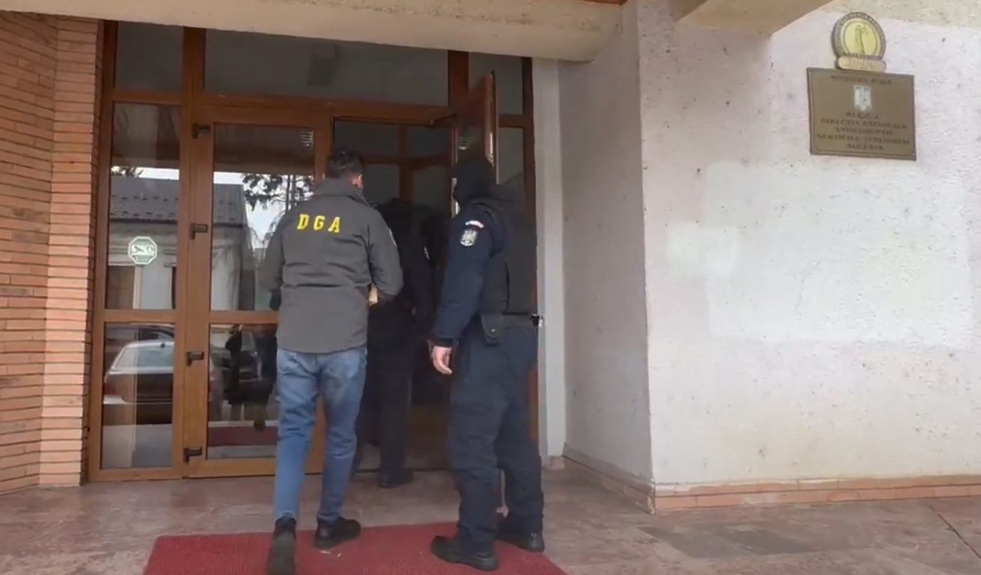  OFICIAL: Trei primari, un viceprimar, un patron și un secretar de partid, persoanele vizate de fapte de corupție 
