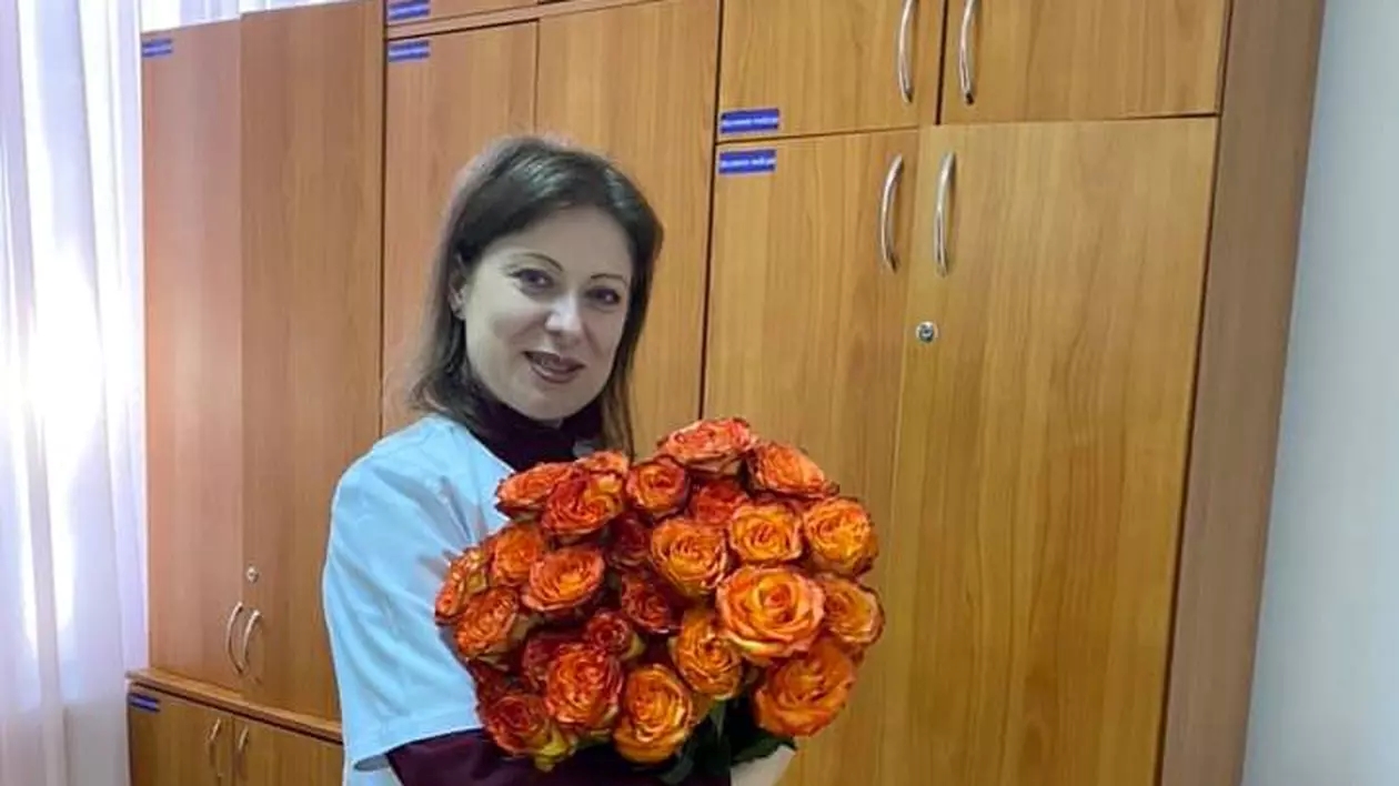 Doctorița cu șpăgile de la bolnavi adusă în cătușe la Botoșani