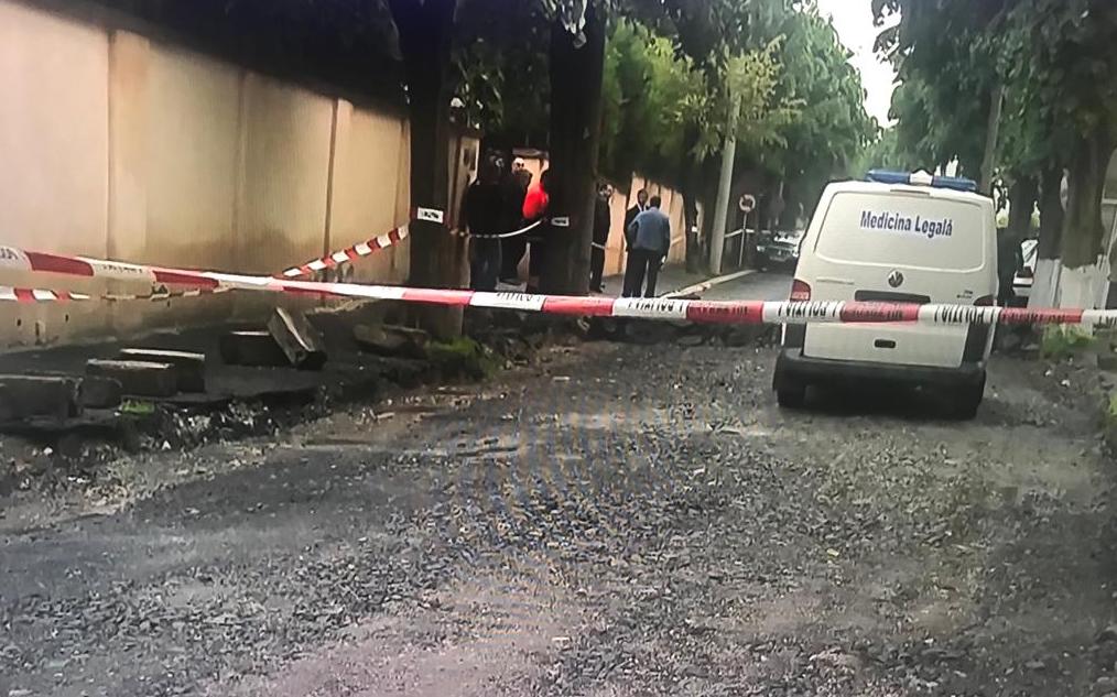 Doi adolescenți de 17 ani au fost arestați după moartea unui tânăr 