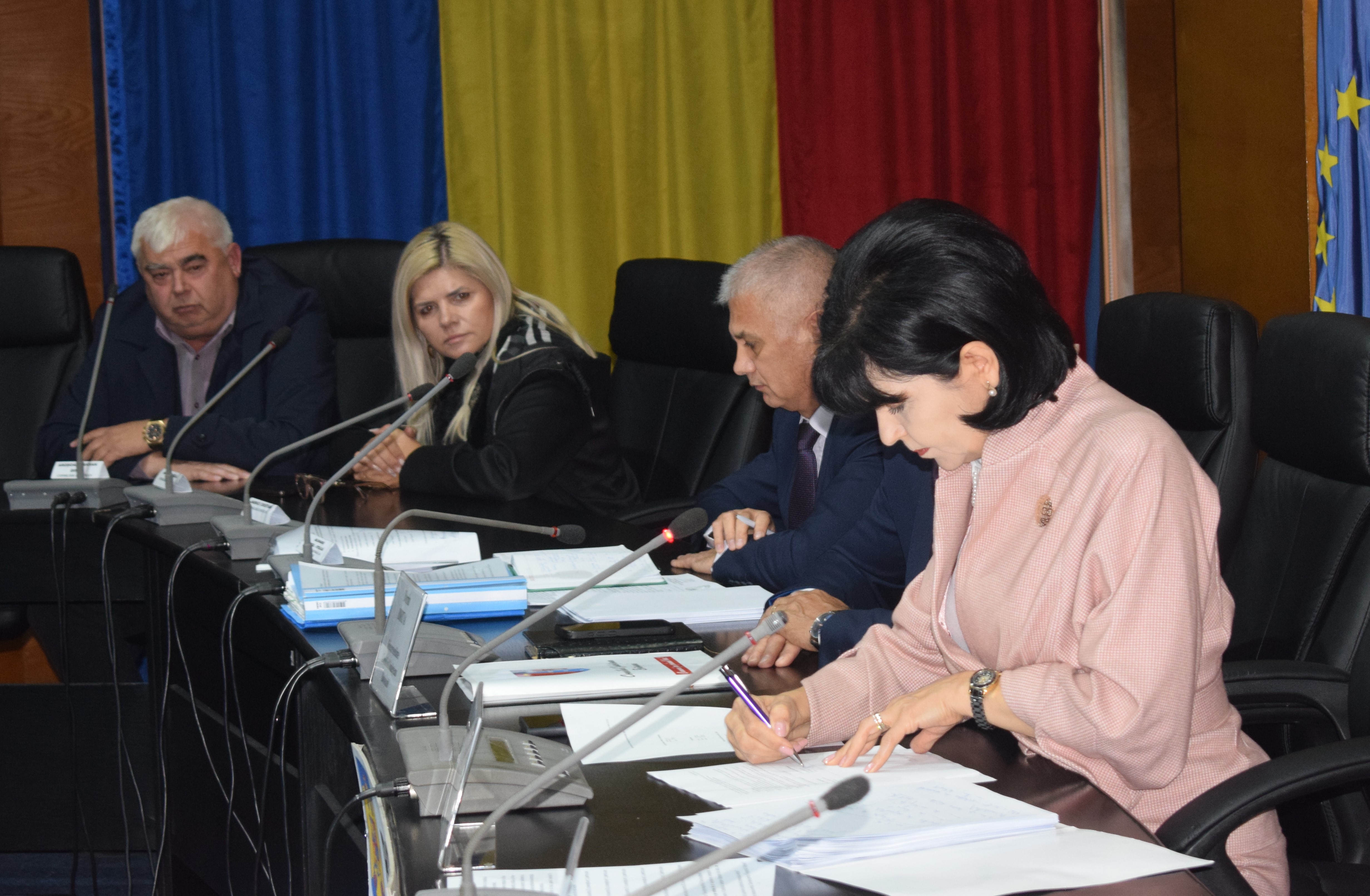 ASTĂZI: Contract de 68 de milioane de euro semnat de Doina Federovici în fața consilierilor județeni – VIDEO 