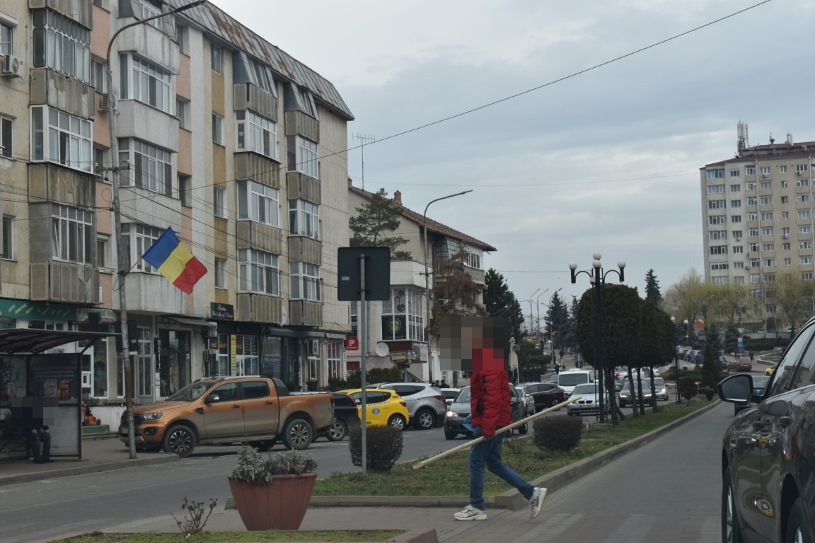 Polițiștii și jandarmii au scotocit Dorohoiul și au dat peste doi bărbați cu gura mare