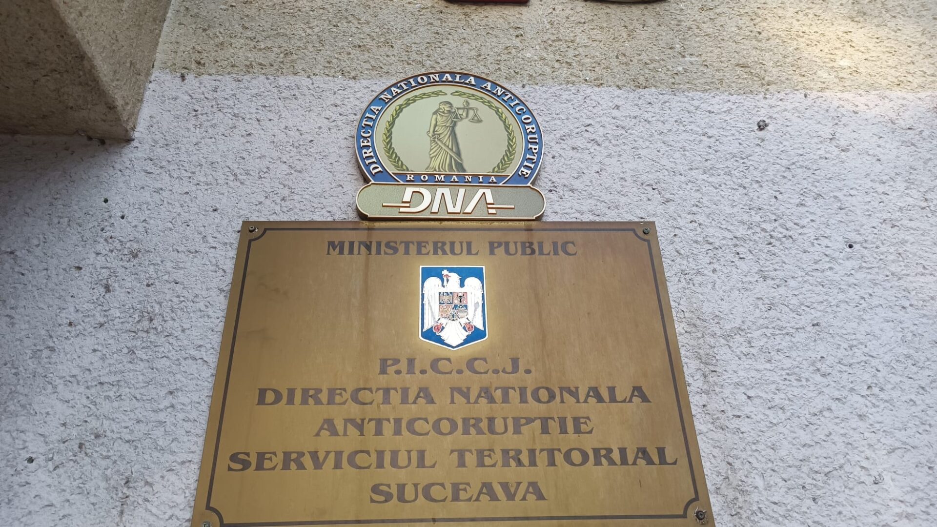 Dosar cu percheziții și la Botoșani: șase vameși și un polițist de frontieră au fost reținuți