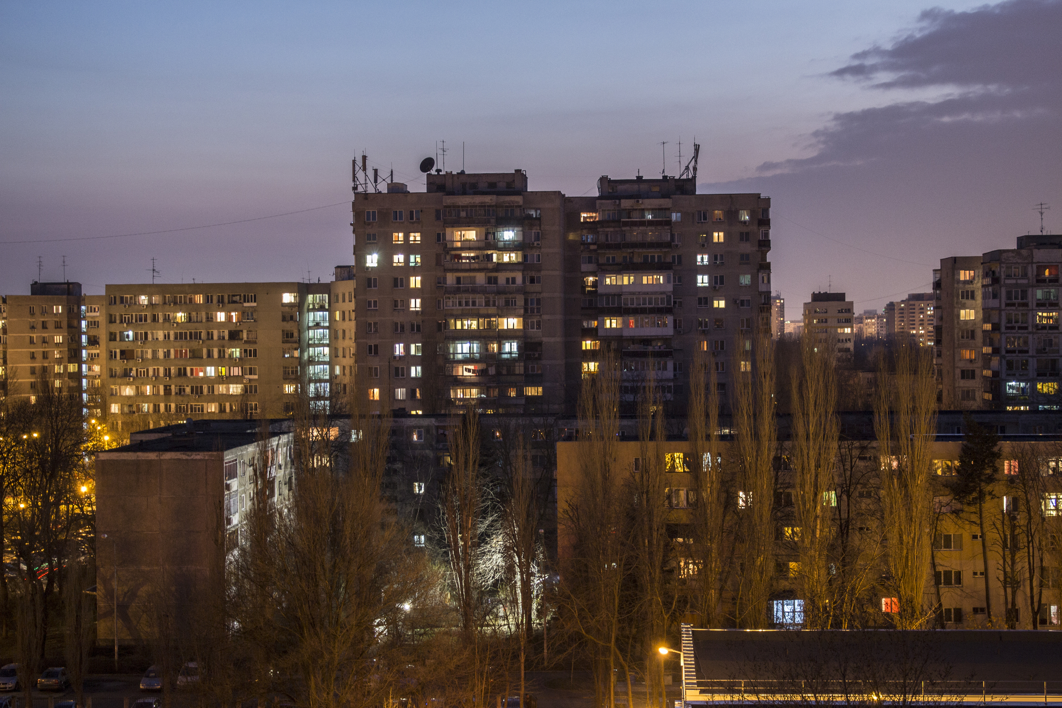 Românii sunt bogați în metri pătrați, dar săraci în bani disponibili, spune un expert
