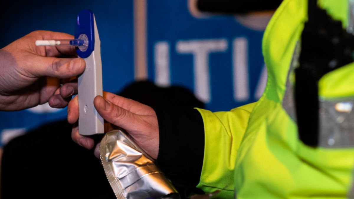 Bărbat oprit de polițiști pentru viteză: S-a ales cu dosar penal după DrugTest