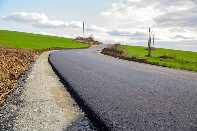 Bani ceruți de la Consiliul Județean pentru modernizarea unui drum 