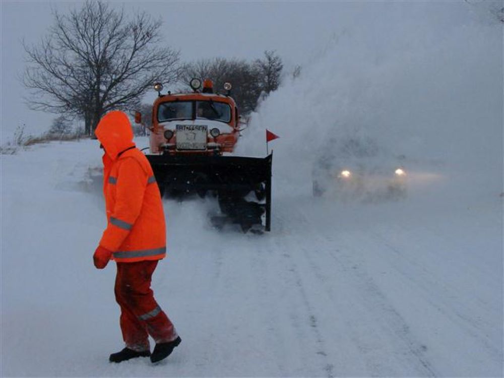 Prefectul a descoperit o mare problemă cu deszăpezirea drumurilor și sună mobilizarea 