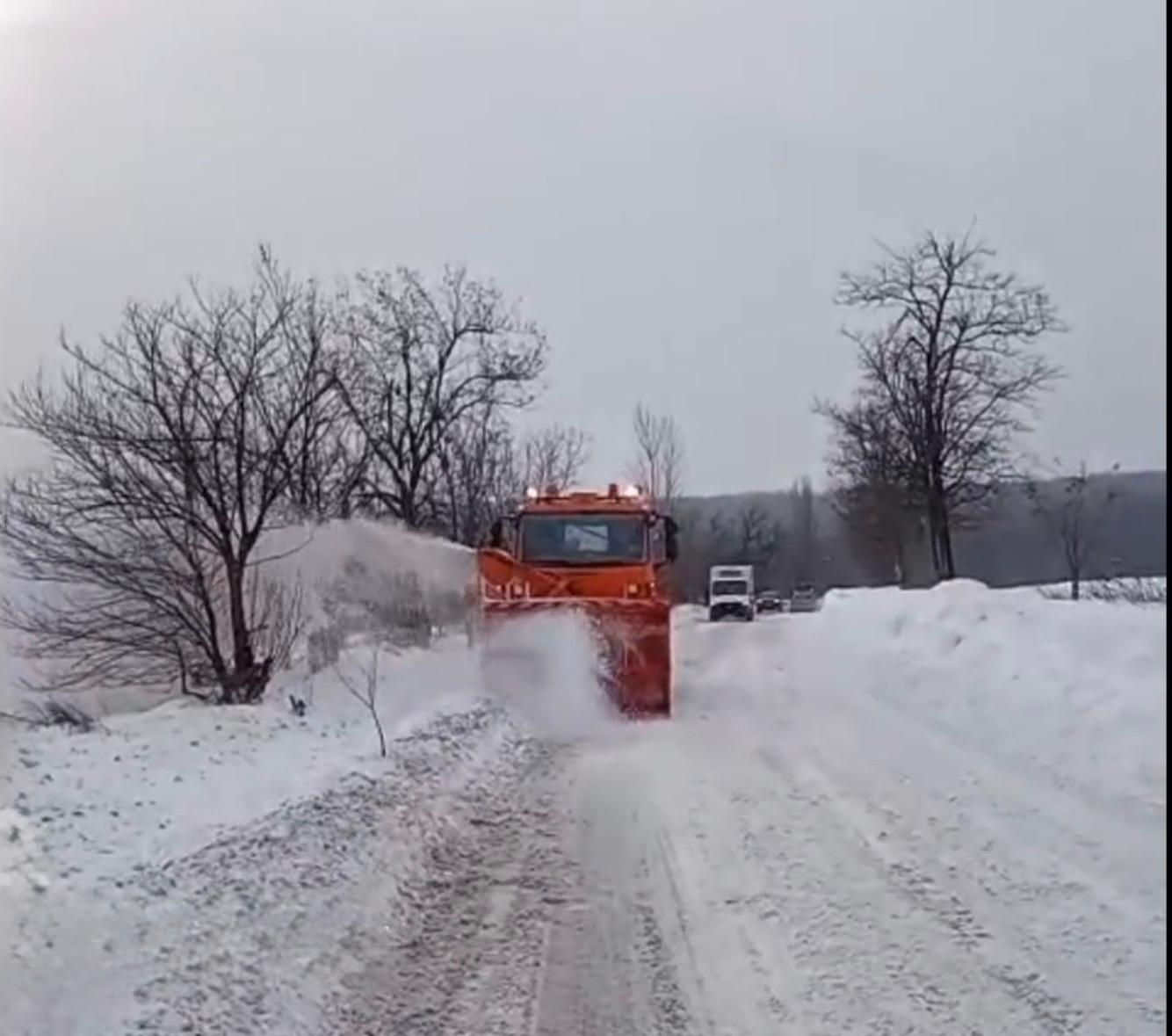 ASTĂZI: Drumarii intervin pentru deszăpezire în nordul județului – VIDEO 