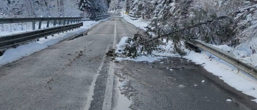 Intervenții pe drumuri cu zeci de utilaje: CUM se circulă în zona Moldovei 