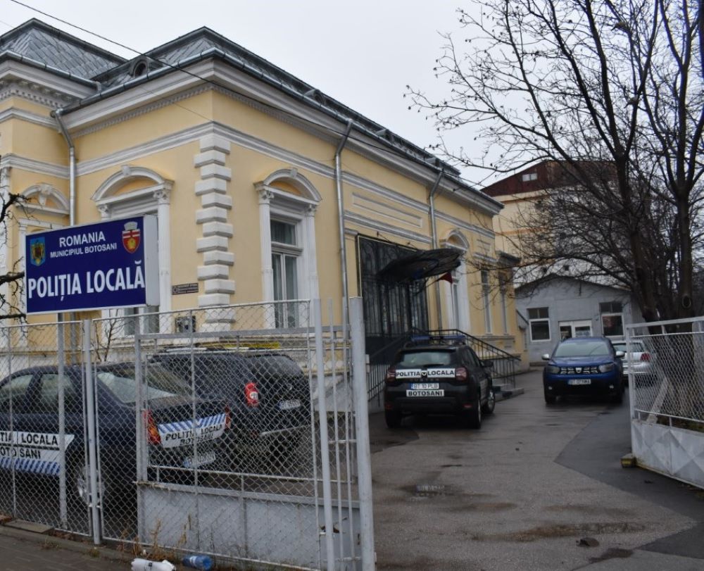 Un botoșănean s-a trezit cu doi bărbați în casă: „De frică” a plecat la sediul Poliției Locale 
