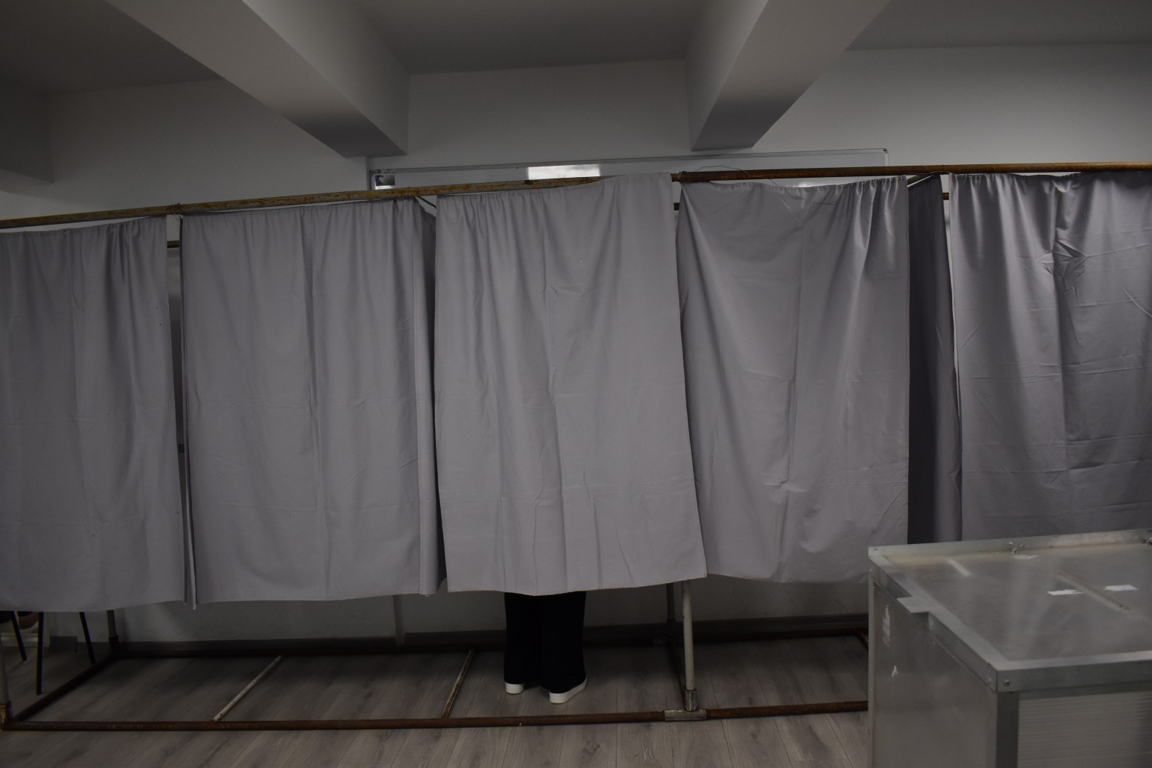 Tânără din Botoșani amendată după ce și-a fotografiat buletinul de vot – VIDEO