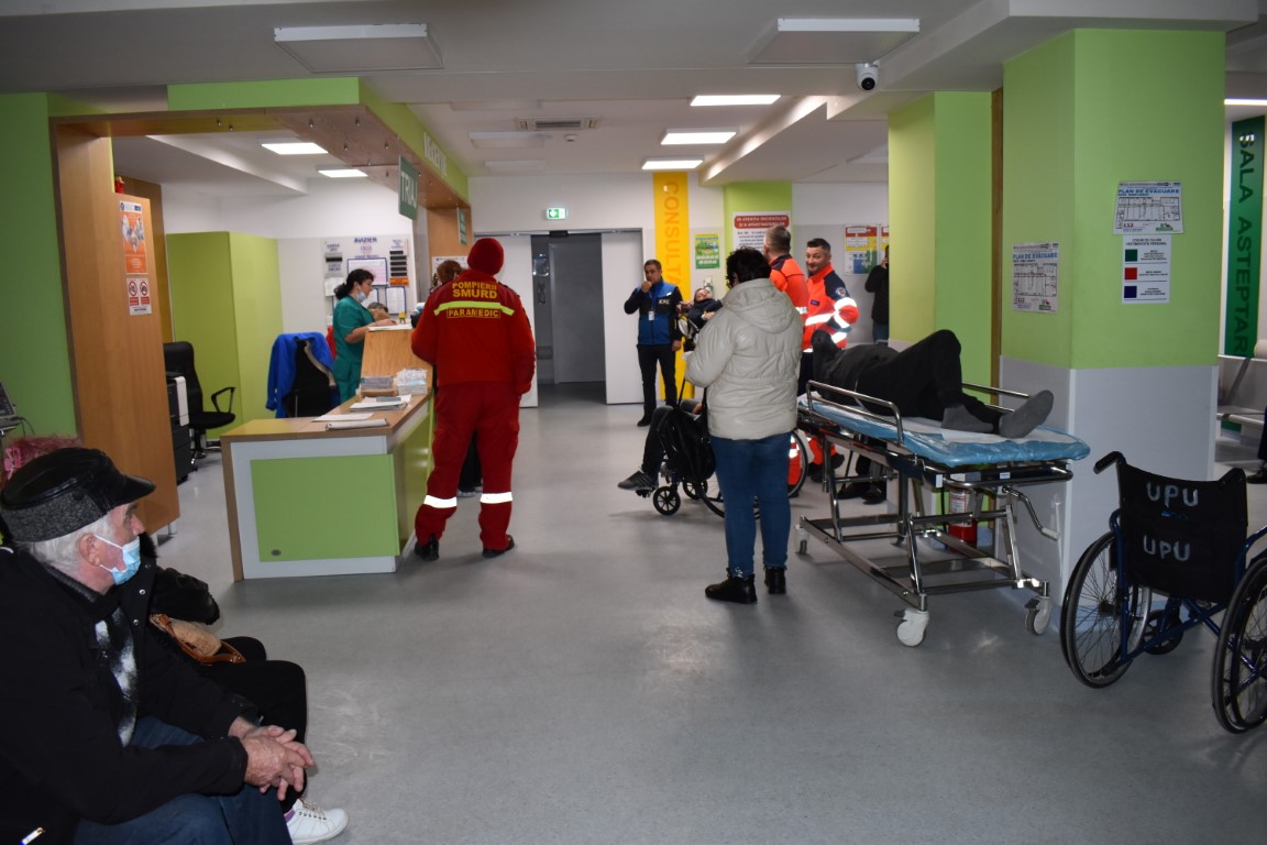 Un botoșănean s-a tăiat cu cuțitul la ambele mâini în ziua alegerilor