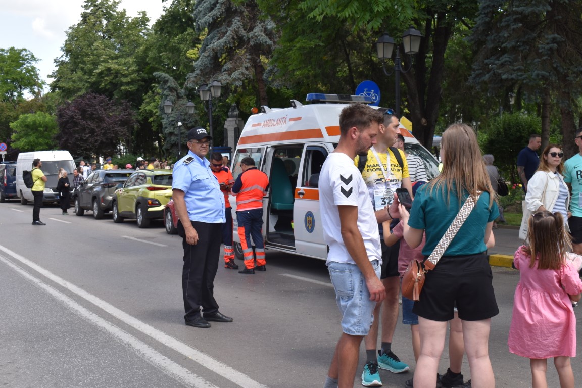 Alergător din Botoșani luat cu ambulanța de la Maratonul Nordului
